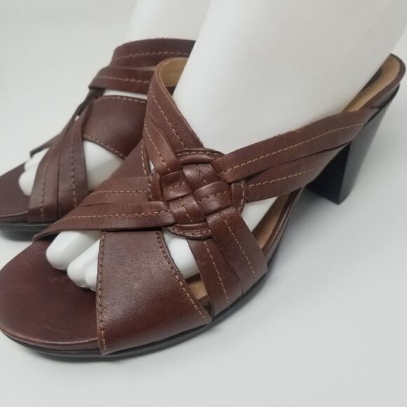 CLARKS Artisan Collection Heeled Sandal Brown size 7M. Leather upper. - Picture 2 of 16
